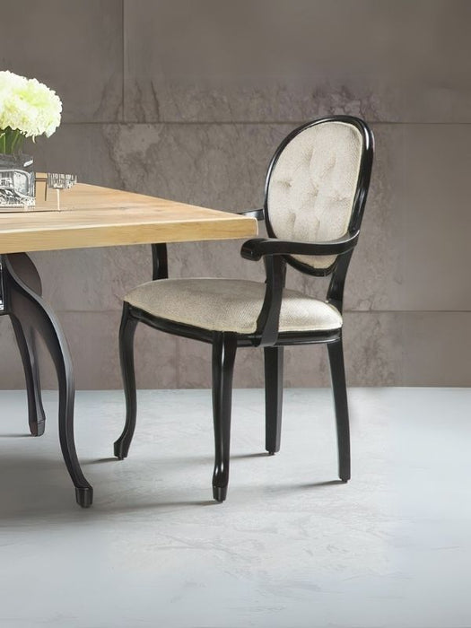 Madalyon Kolçaklı Kapitoneli Sandalye