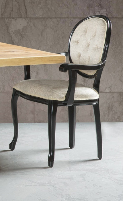 Madalyon Kolçaklı Kapitoneli Sandalye