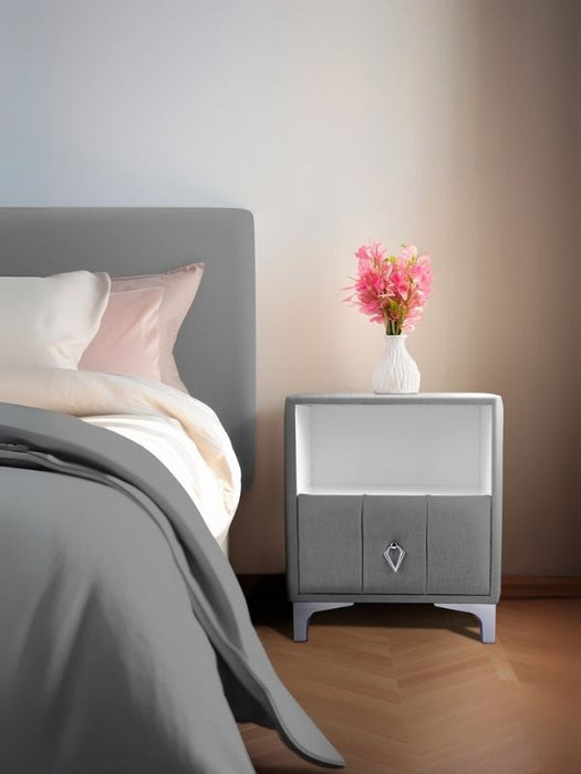 Singular Silver Komodin, Raflı