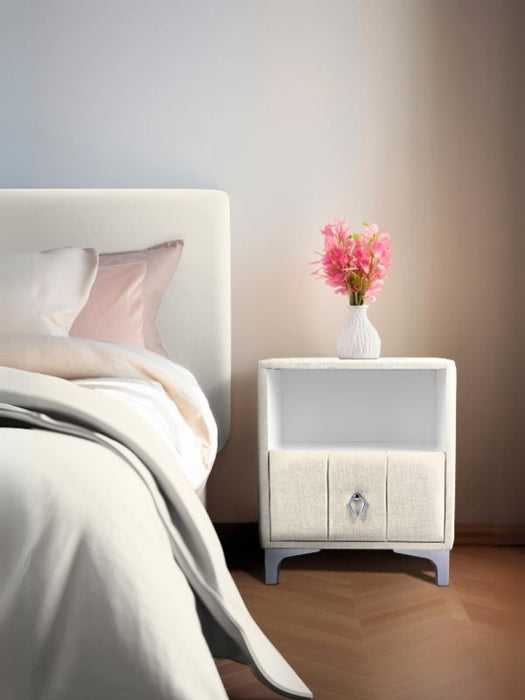 Singular Silver Komodin, Raflı