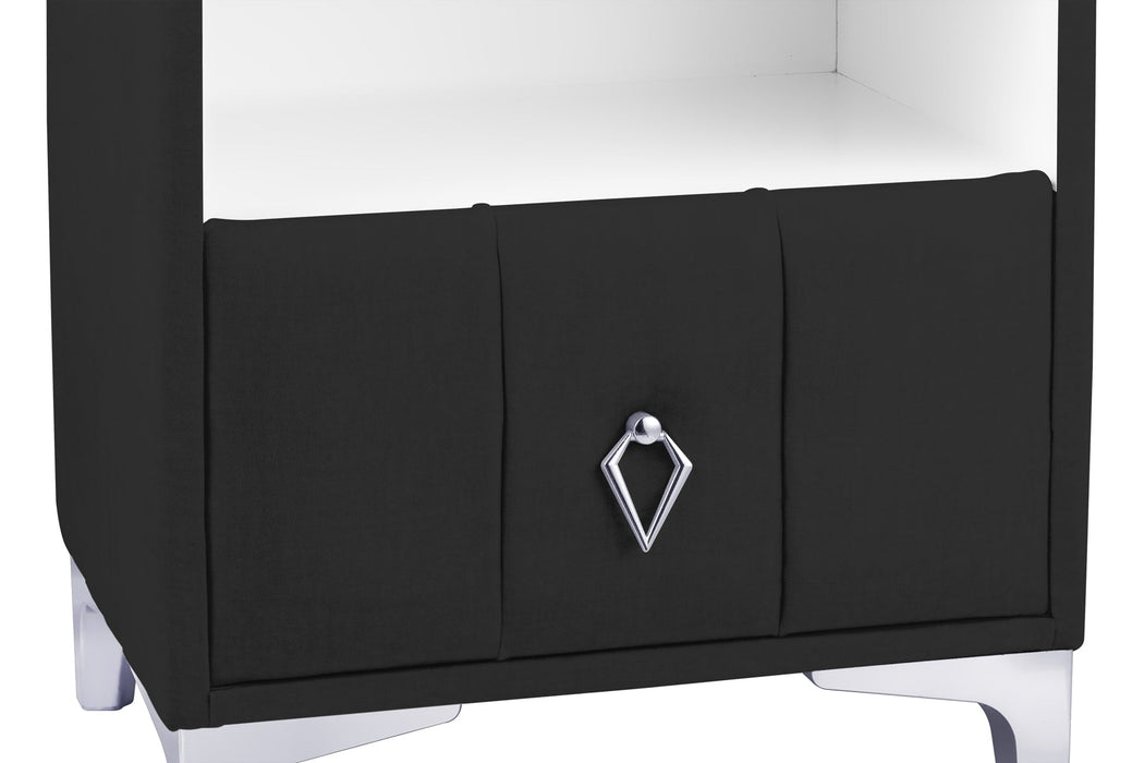 Singular Silver Komodin, Raflı